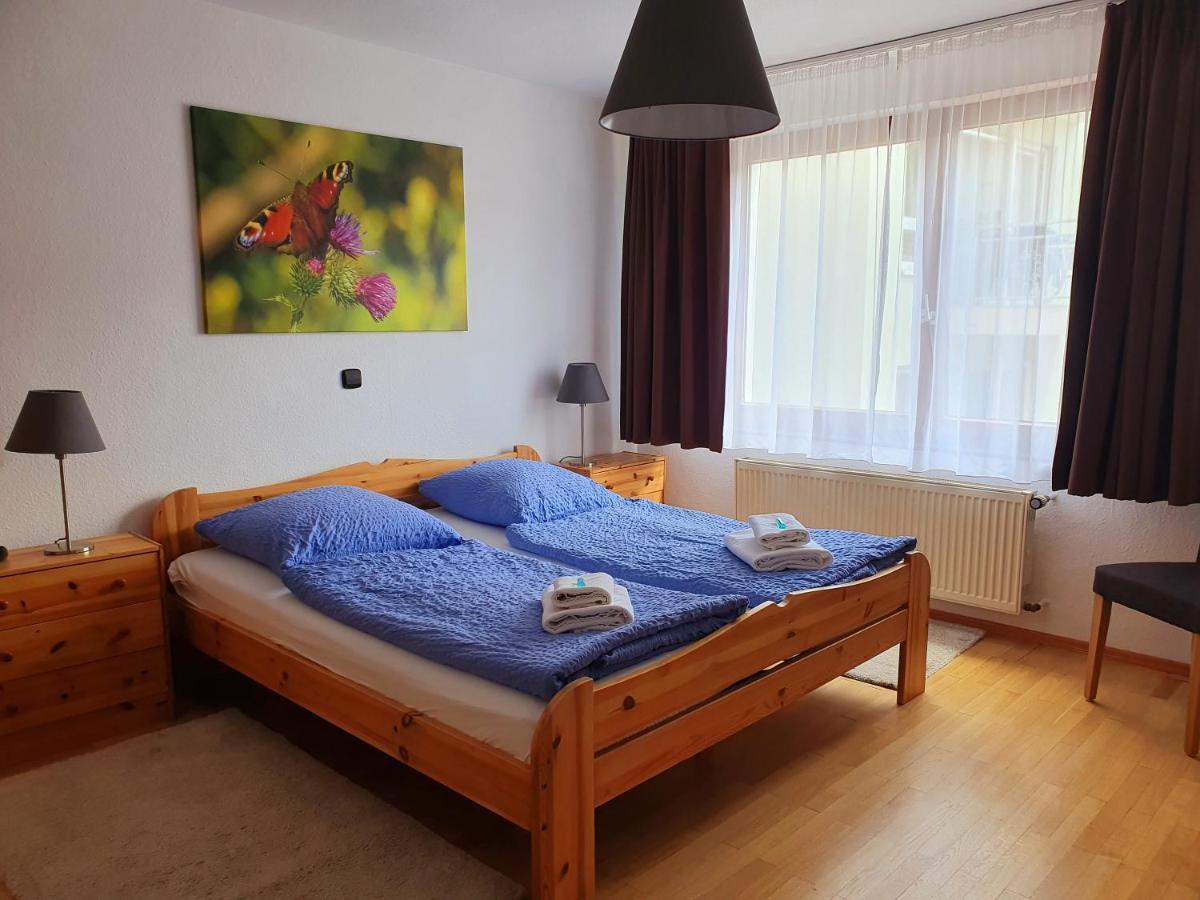 Gruener Baum Neckargerach Exterior foto